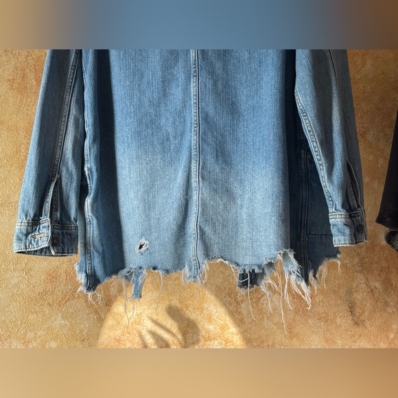FREE PEOPLE MOONCHILD DISTRESSED DENIM SHIRT JACKET - Picture 8 of 8
